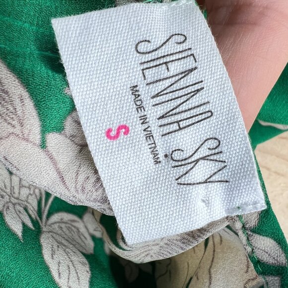 Sienna Sky Floral Wrap V-Neck Blouse Green Biege Size Small - Picture 7 of 10